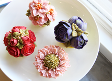 Load image into Gallery viewer, Buttercream Petal Piping Tips
